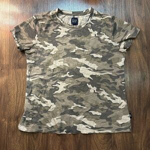 GAP Camo shirt size medium